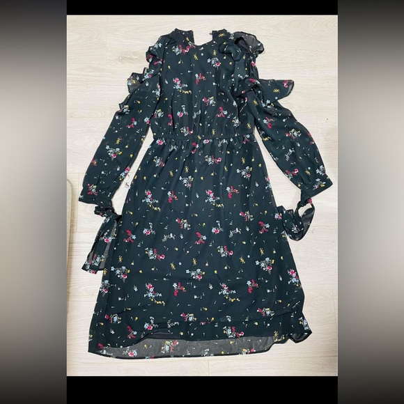 Rare black knee dress, good for outing and dinners - Picture 5 of 5